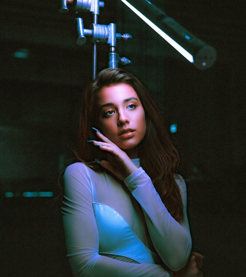 alaina castillo emite vibras de nina triste en su nuevo video ilustrado triste como yo unnamed