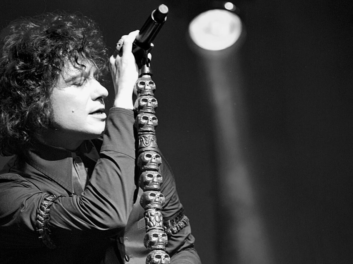 conmocion por libro que revela a un enrique bunbury que plagia bunbury las consecuencias tour 2010 2401