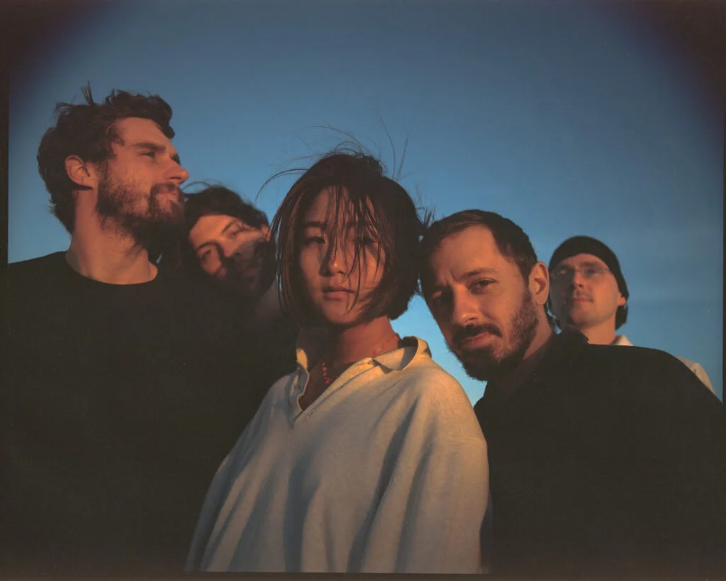 Lightning Bug anuncia su nuevo álbum y estrena un nuevo sencillo: "The Right Thing Is Hard To Do" 2 lightning bug anuncia su nuevo album y estrena un nuevo sencillo the right thing is hard to do unnamed 1