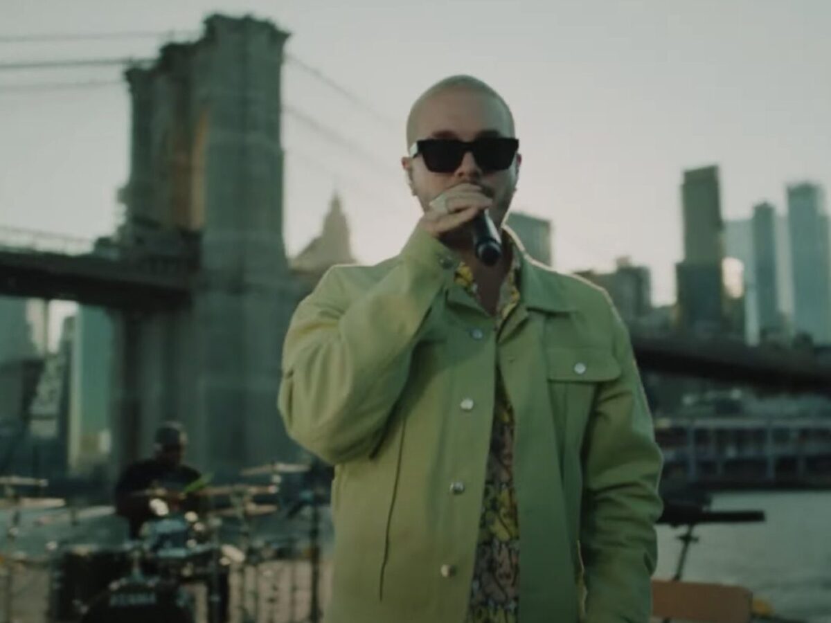 j balvin celebra el mes de la herencia latina con un tiny home desk en npr j balvin e1631820327952
