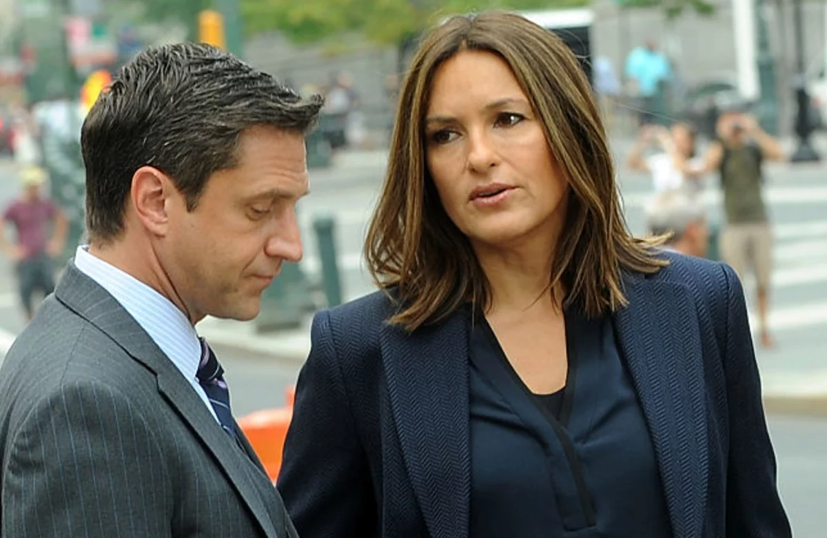 olivia benson y rafael barba se enfrentan por elliot stabler enla ley y el orden uve law order svu fans campaigning benson relationship surprising character