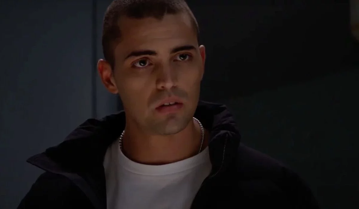 nuevo miembro del elenco en el set de chicago p d dante torres chicago pd season 10 promotes rookie dante torres to series regular article image1