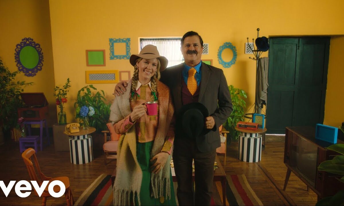 carlos vives y katie james presentan el video de en la selva maxresdefault 4