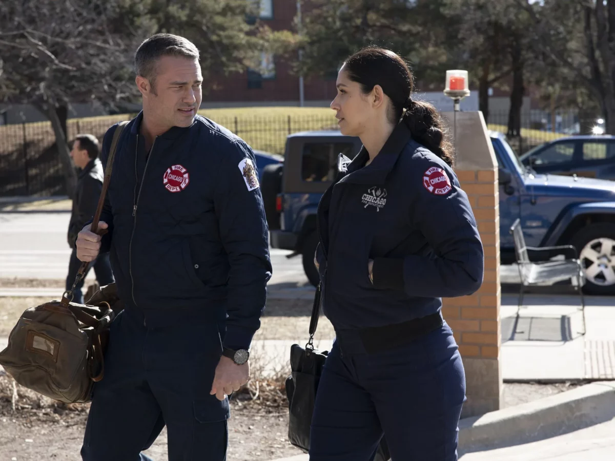 chicago fire kidd y severide podrian separarse en la temporada 11 taylor kinney miranda rae mayo chicago fire scaled 1