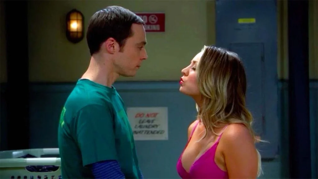 Los pormenores de la caida de 'The Big Bang Theory' entre Kaley Cuoco y Jim Parsons 10 Kaley Cuoco y Jim Parsons filmando 'The Big Bang Theory'