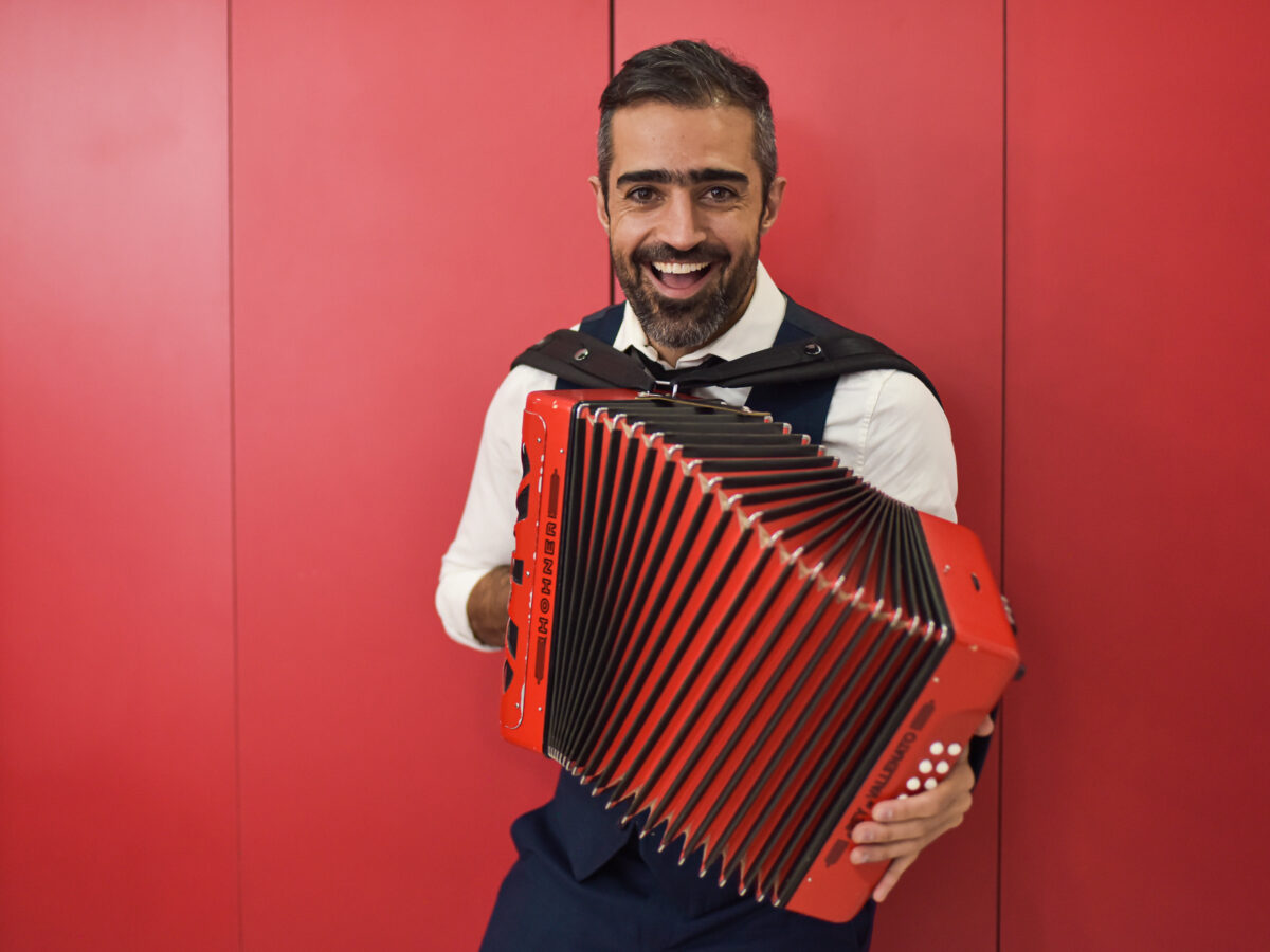 gregorio uribe lanza su nuevo sencillo atlas copia de mar 4098