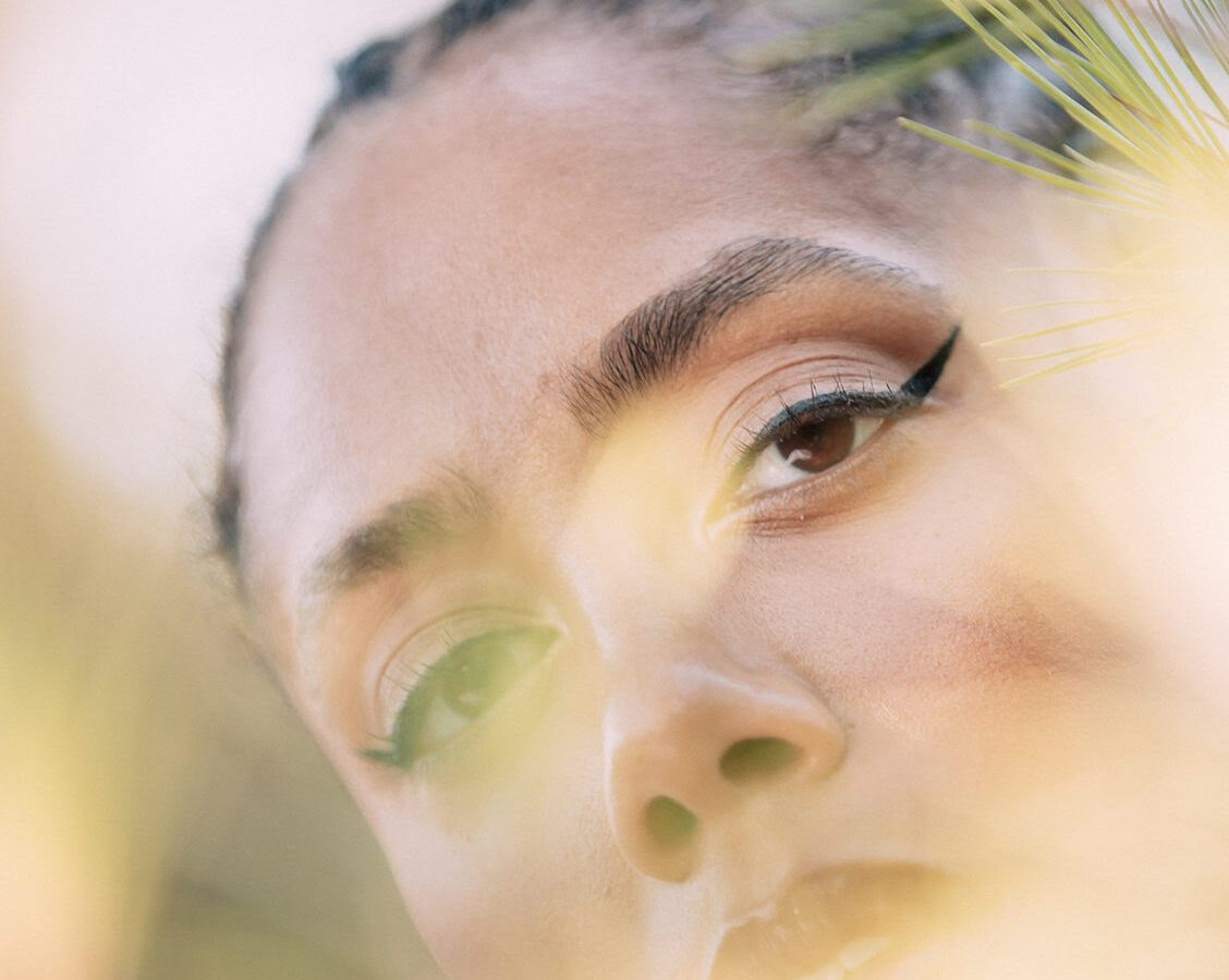 jayda g comparte blue lights segundo adelanto de su nuevo album guy unnamed 10