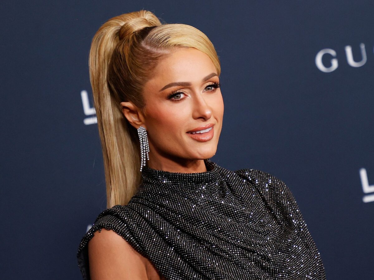 Paris Hilton, criticada por fingir nacimiento de su bebé