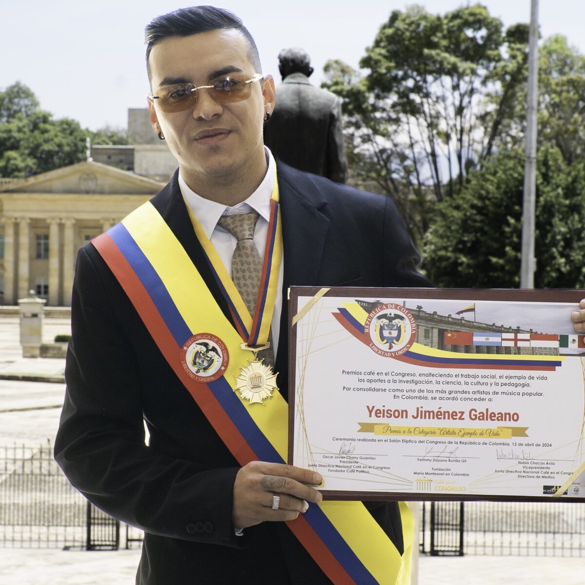 Yeison Jiménez  condecorado en el Congreso de la República como artista ejemplo de vida del Año 2023