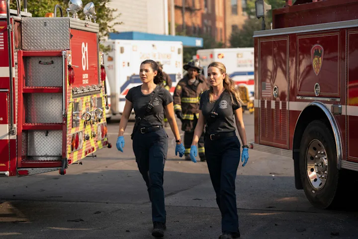 chicago fire un elenco en llamas o apagandose