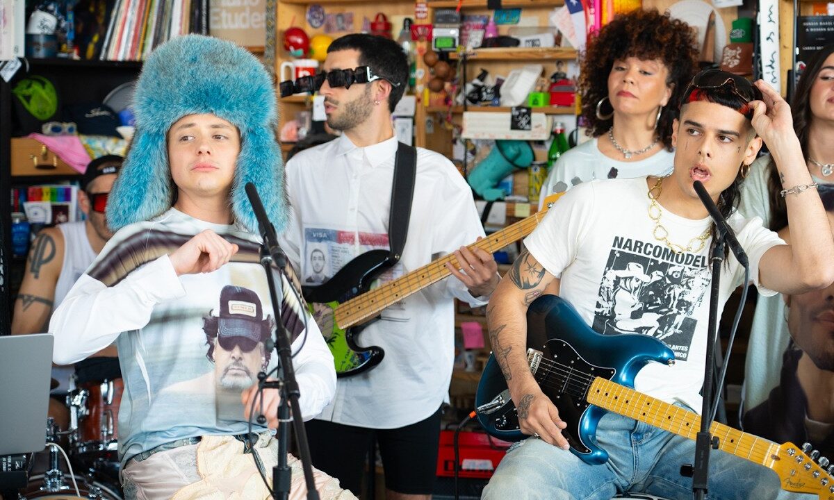 ca7riel paco amoroso debutan en el tiny desk de npr