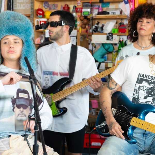 CA7RIEL & PACO AMOROSO debutan en el Tiny Desk de NPR