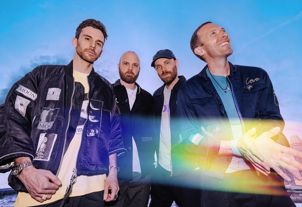 coldplay y ralph macchio una colaboracion legendaria en el video de the karate kid