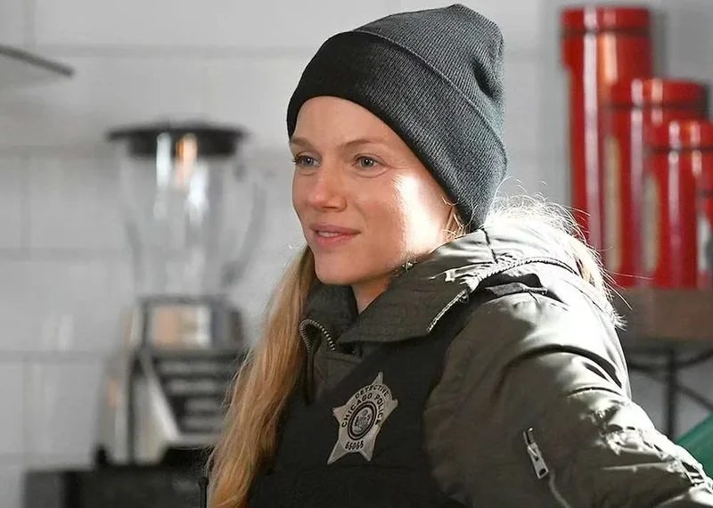 tracy spiridakos de chicago p d al suspenso en su nueva etapa artistica tracy spiridakos de chicago p d al suspenso en su nueva etapa artistica