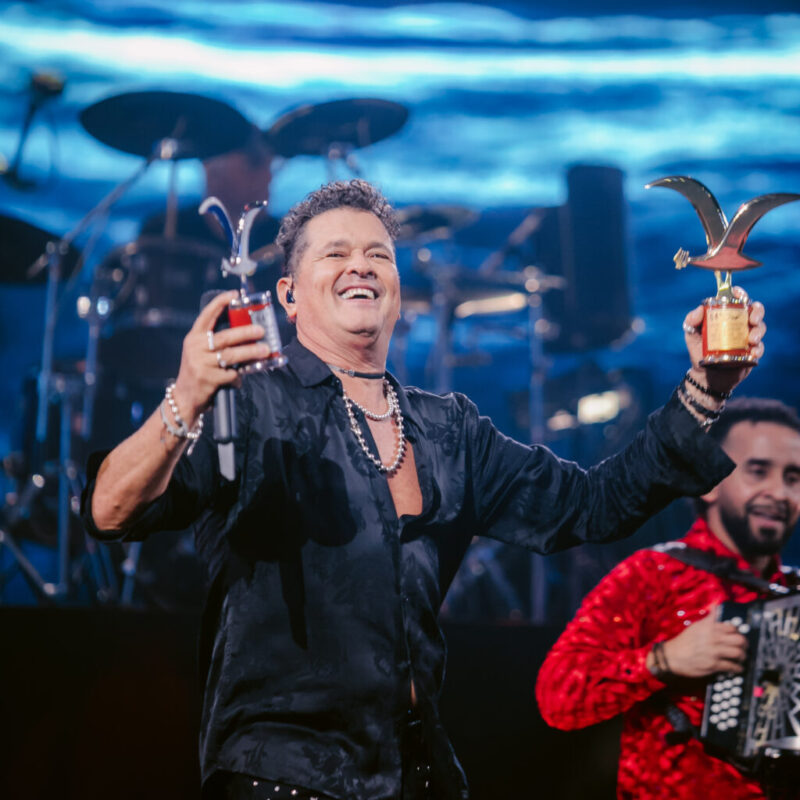Carlos Vives conquista al monstruo de la Quinta Vergara y se alza con las gaviotas de plata y oro