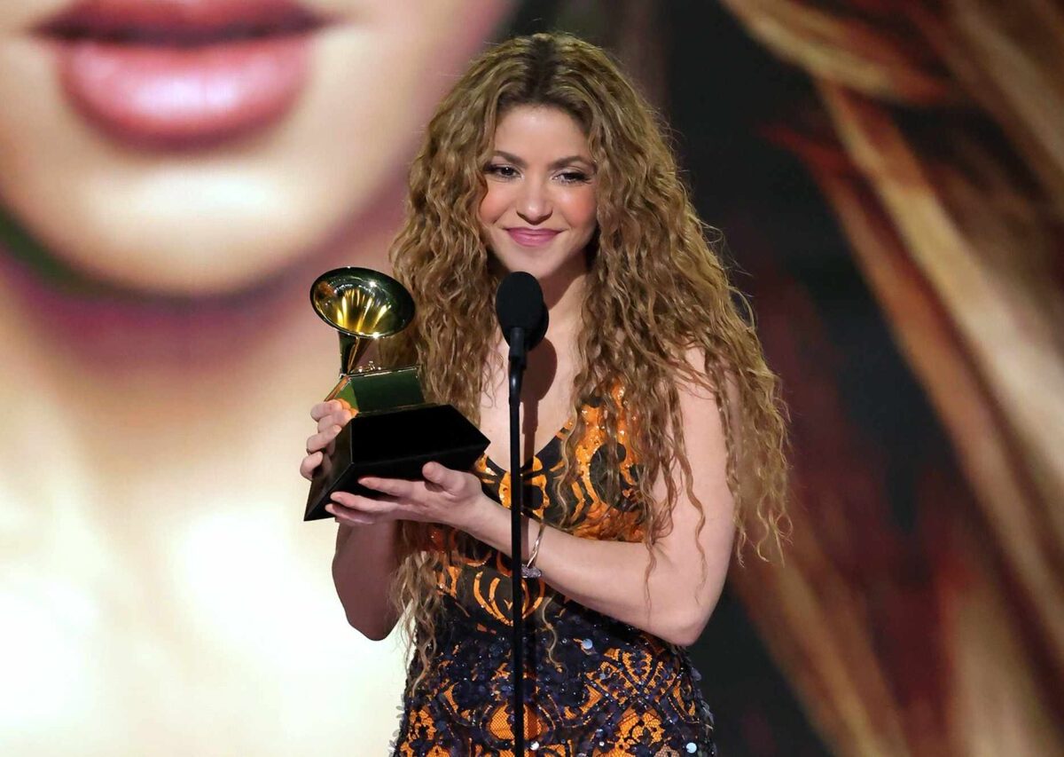 shakira gana su cuarto grammy y envia un poderoso mensaje a mujeres e inmigrantes shakira gana su cuarto grammy y envia un poderoso mensaje a mujeres e inmigrantes