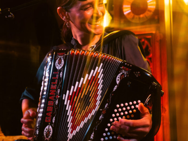 Julieta Venegas presenta nueva música en una inolvidable residencia en Hotel El Ganzo