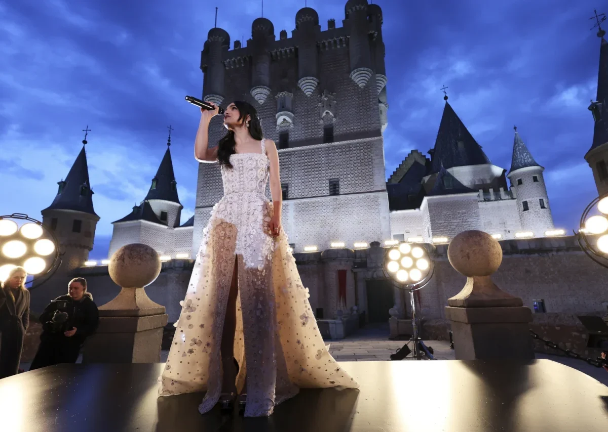 rachel zegler deslumbra en el alcazar de segovia con waiting on a wish rachel zegler deslumbra en el alcazar de segovia con waiting on a wish