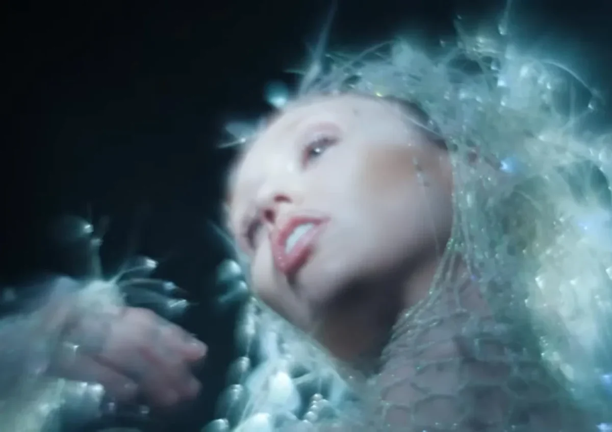 miley cyrus lanza end of the world asi suena su regreso mas ambicioso miley cyrus lanza end of the world asi suena su regreso mas ambicioso