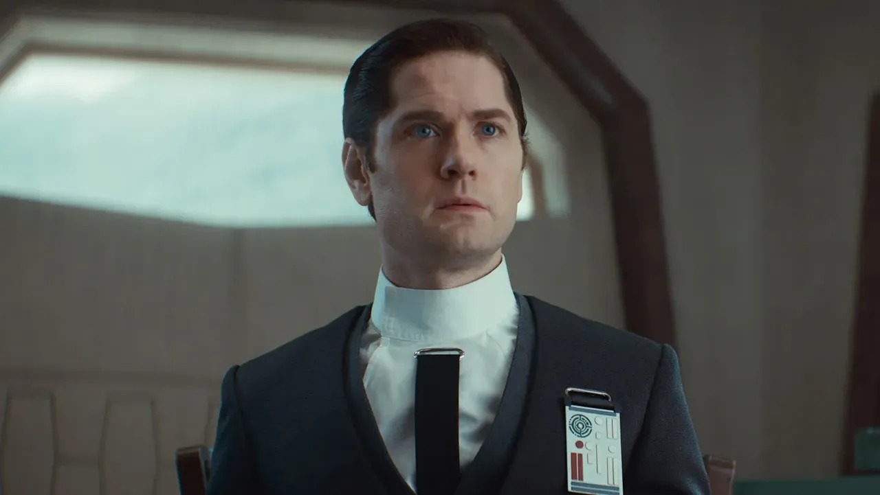 El ascenso de Cassian Andor y la caída de Syril Karn en la temporada final 17 Kyle Soller es Syril Karn en Andor