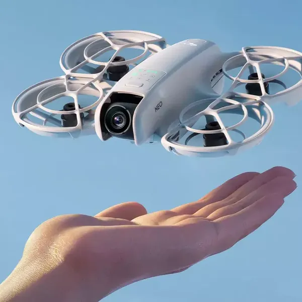 DJI Neo en combo a Precio de Outlet en Amazon: Cámara 4K, Baterías Extras y Diseño para Viajar