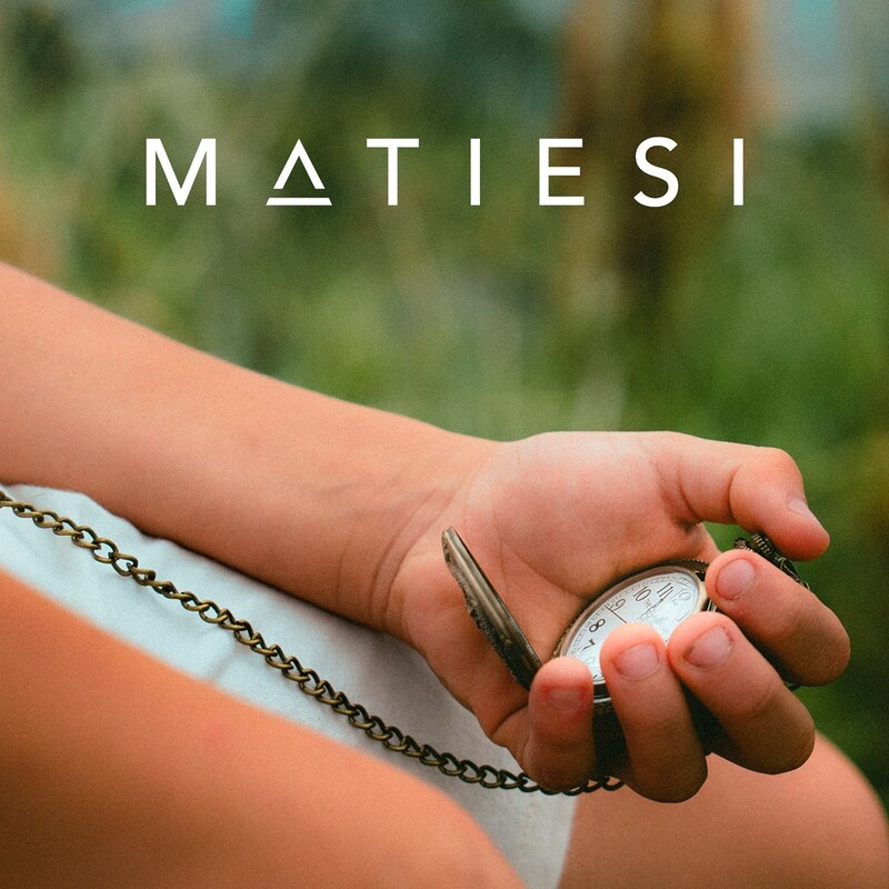 Matiesi lanza ‘Contando las horas’, un himno pop para quienes creen en el reencuentro
