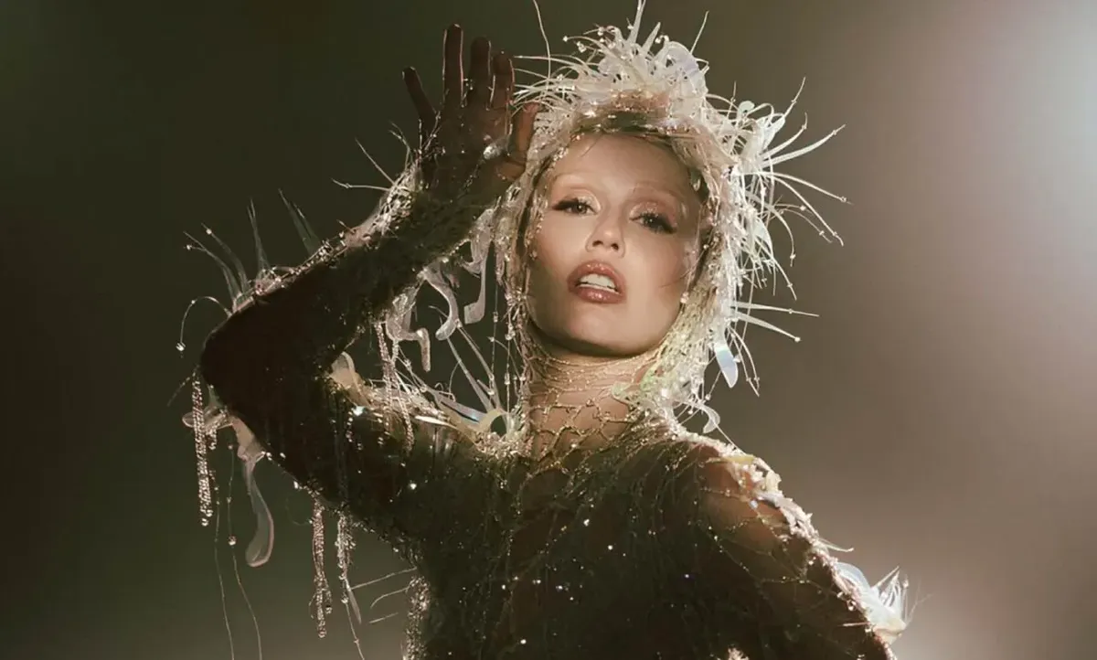 miley cyrus redefine su arte con something beautiful miley cyrus redefine su arte con something beautiful