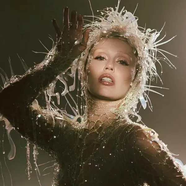 Miley Cyrus redefine su arte con ‘Something Beautiful’