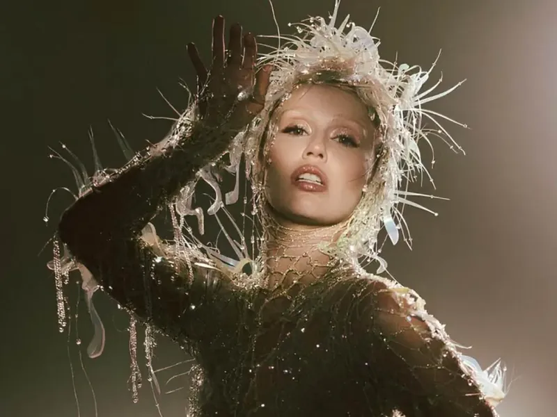 Miley Cyrus redefine su arte con ‘Something Beautiful’