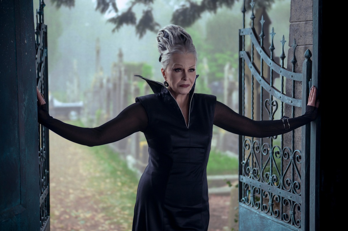 Wednesday Temporada 2: Nuevos Poderes y Regreso de Clásicos de Nevermore Academy 21 Introducing Grandmama: Hester Frump