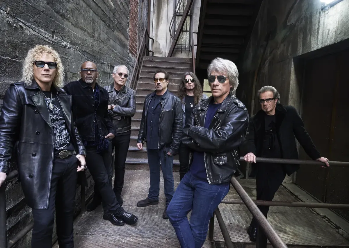 bon jovi y bruce springsteen hollow man hombre hueco el nuevo single y la fecha de forever legendary edition que buscan los fans bon jovi y bruce springsteen hollow man hombre hueco el nuevo